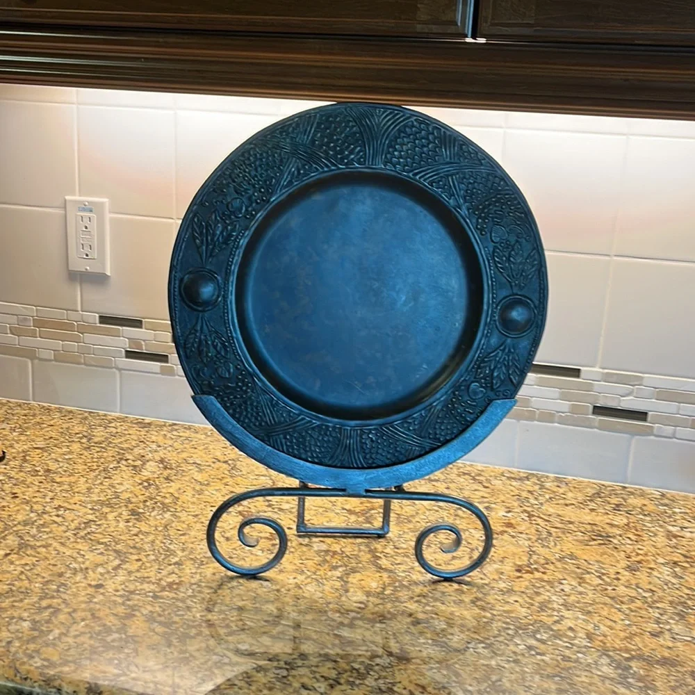 Elegant Iron Decorative Plate & Stand - Picture 11 of 12
